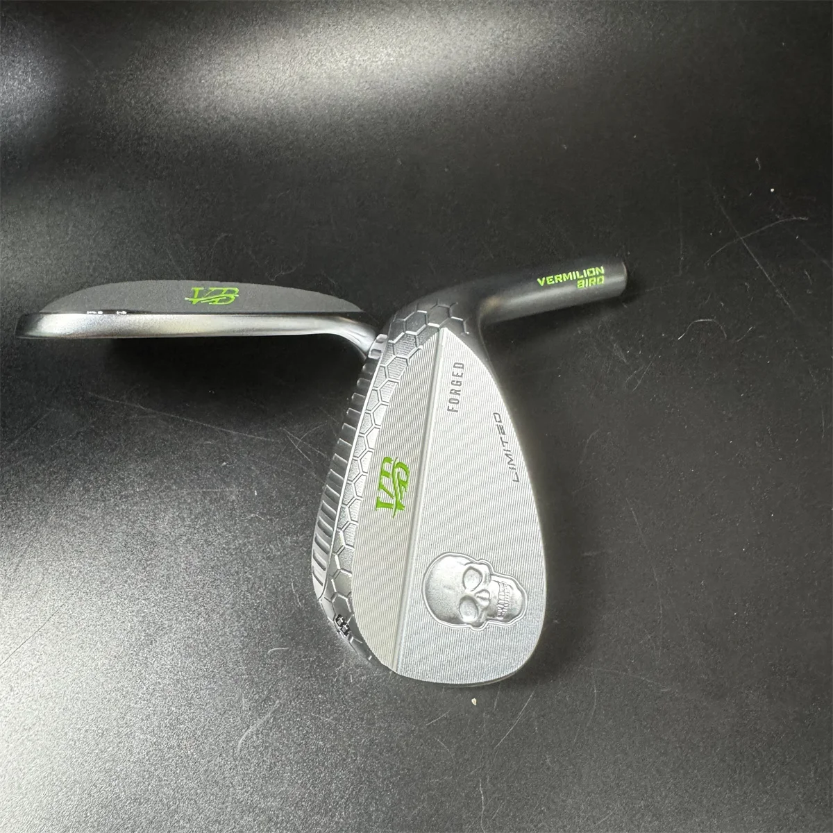 2025 Golf Wedges Vermillion Burung Tengkorak Terbatas Golf Wedge Kepala Baja Karbon Ditempa Pasir Wedge Penuh CNC Milled Golf Bekerja Kepala