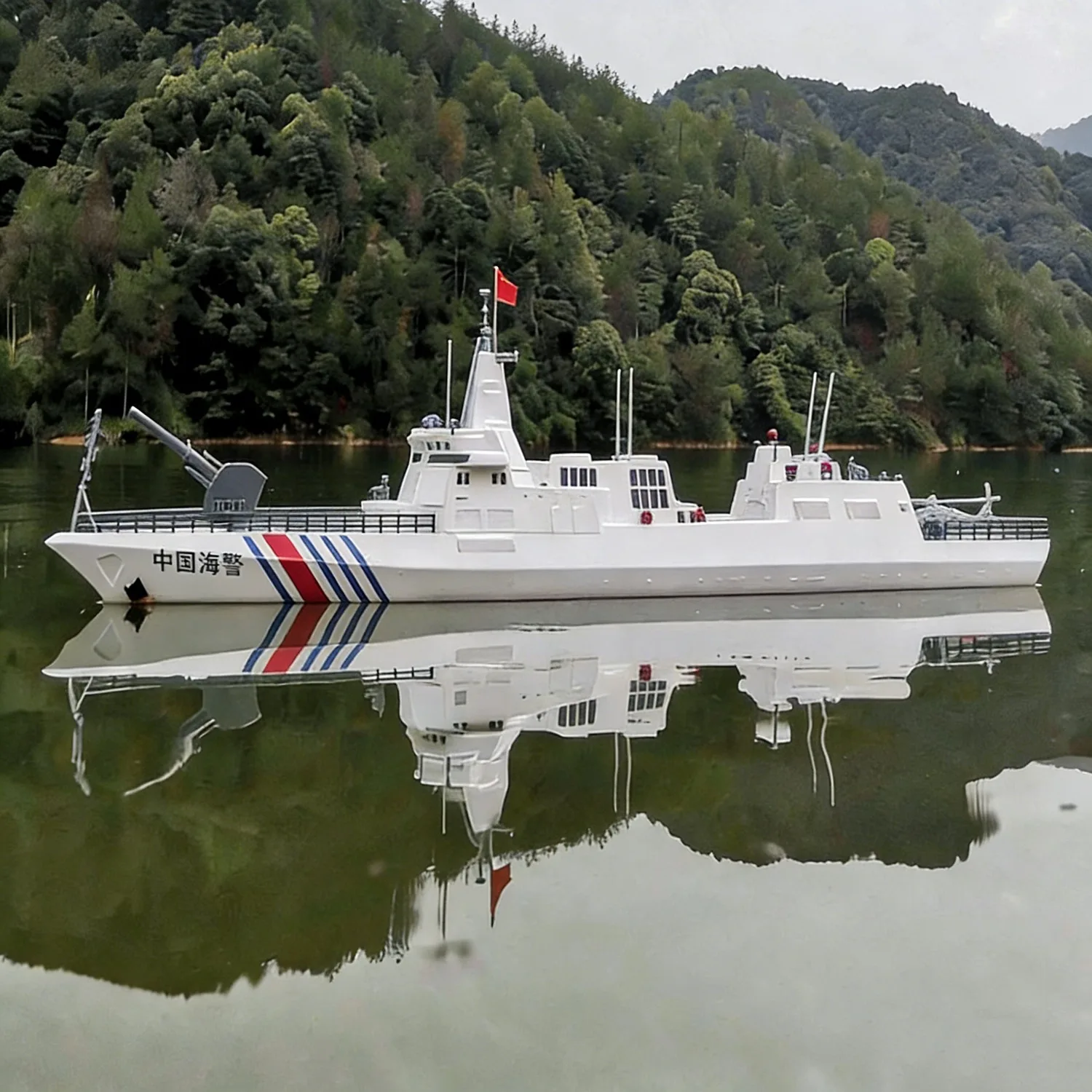 

RC Ships 62cm Type 055 Destroyer Remote Control Boat with Water Cannon Function RC Schiffe Model RTR Ship Toy Warship Model