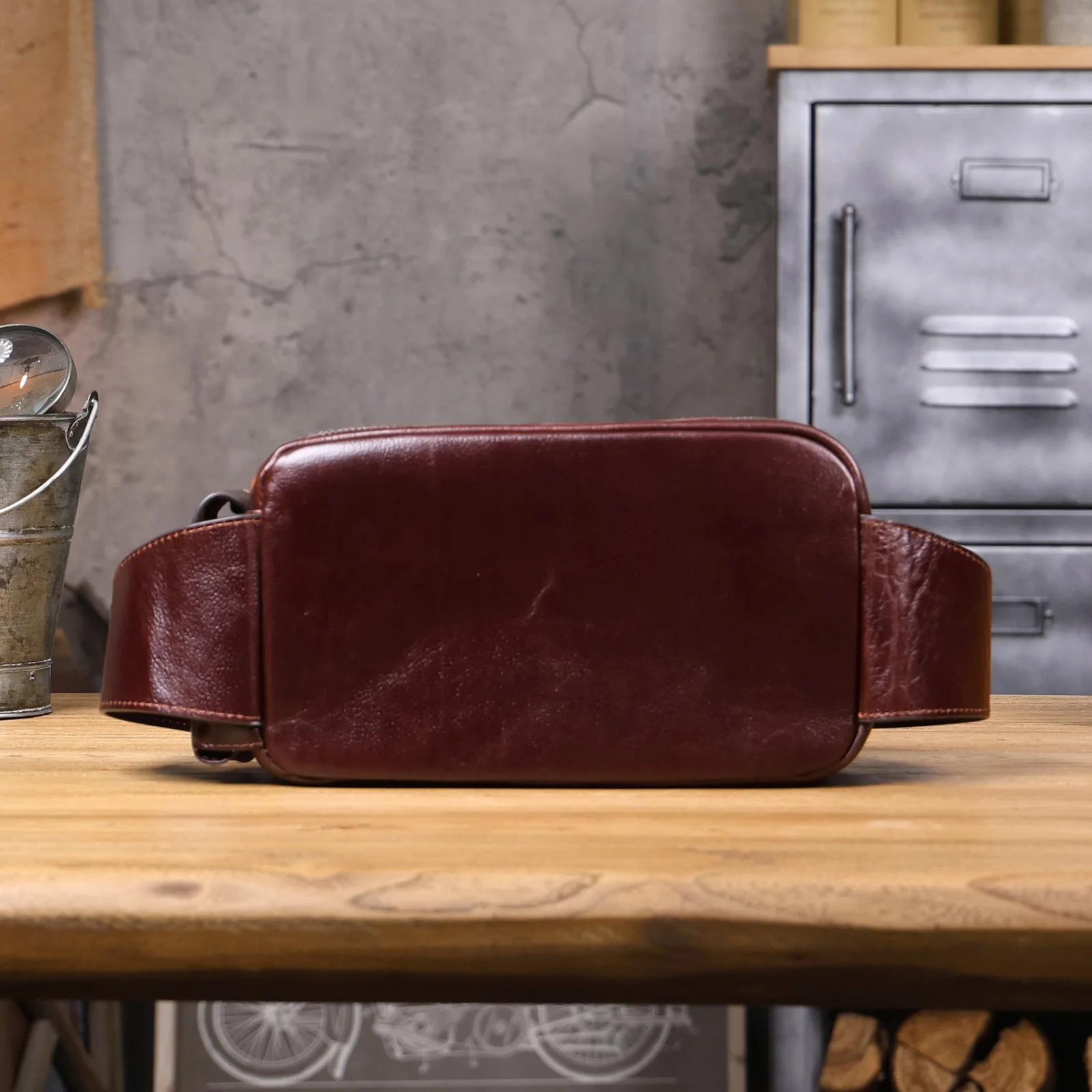 Vintage-Umhängetasche aus hochwertigem, pflanzlich gegerbtem Echtleder für Herren, modische Schultertasche, Motorrad-Umhängetasche – Detail 21