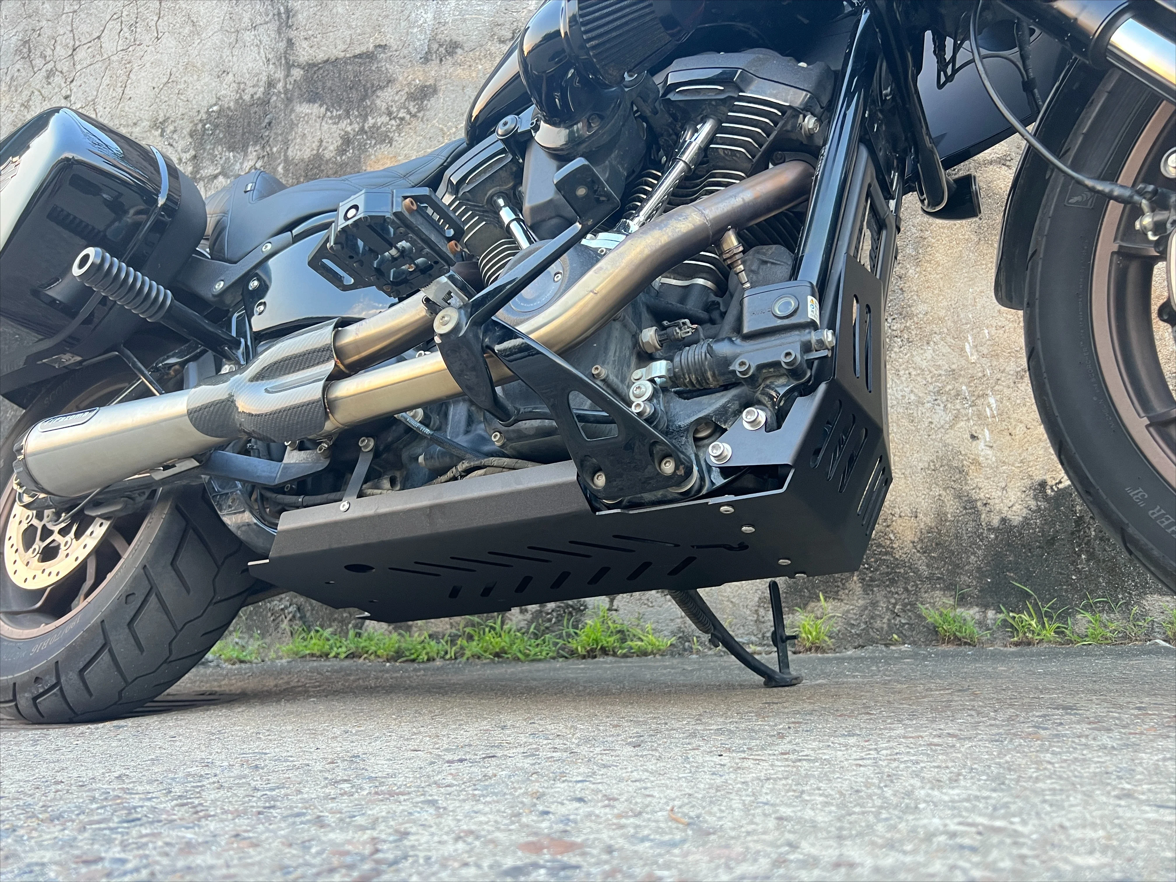 Motorcycle Crash Bar Rear Engine Guard Skid Plate Chassis Cover for  Softail Streetbob Low Rider S ST 2018-2023