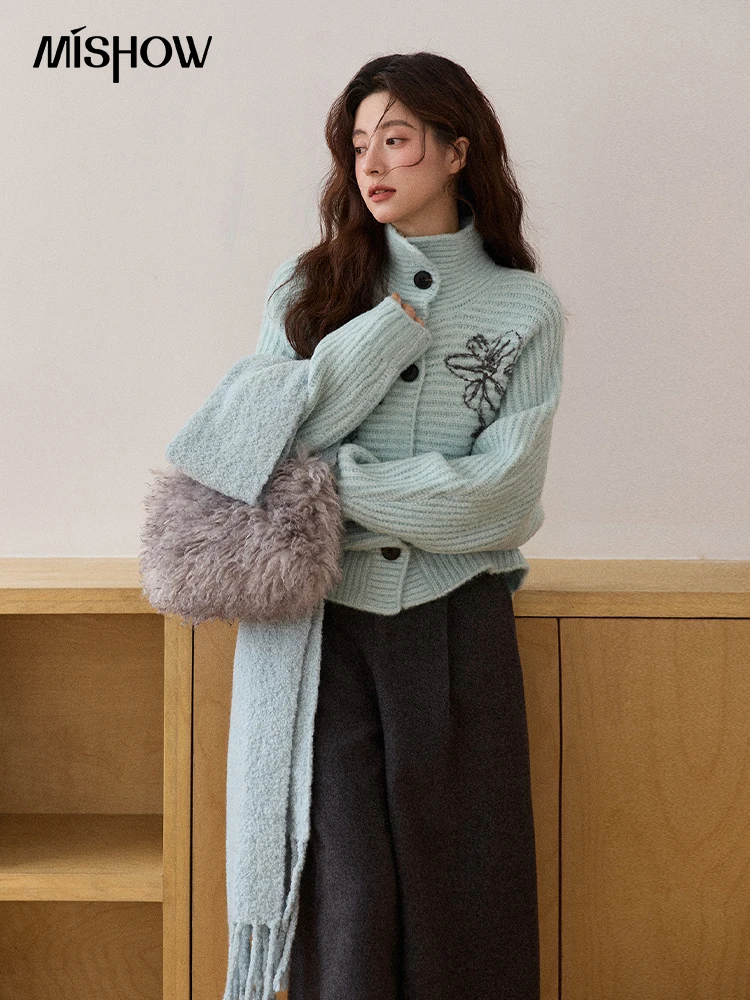 

Женский жаккардовый вязаный кардиган MISHOW с цветочным принтом, зима 2025 года, роскошный ретро-роскошный свободный синий верхняя одежда с воротником-стойкой, повседневный топ MXE86Z2665