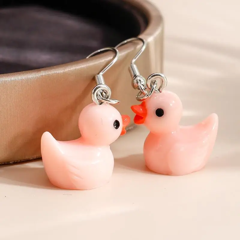 Pendientes colgantes de pato y animales de colores caramelo de dibujos animados para mujer, diseño bonito, ganchos para las orejas para mujer, pendientes colgantes, regalo de joyas de fiesta para niña