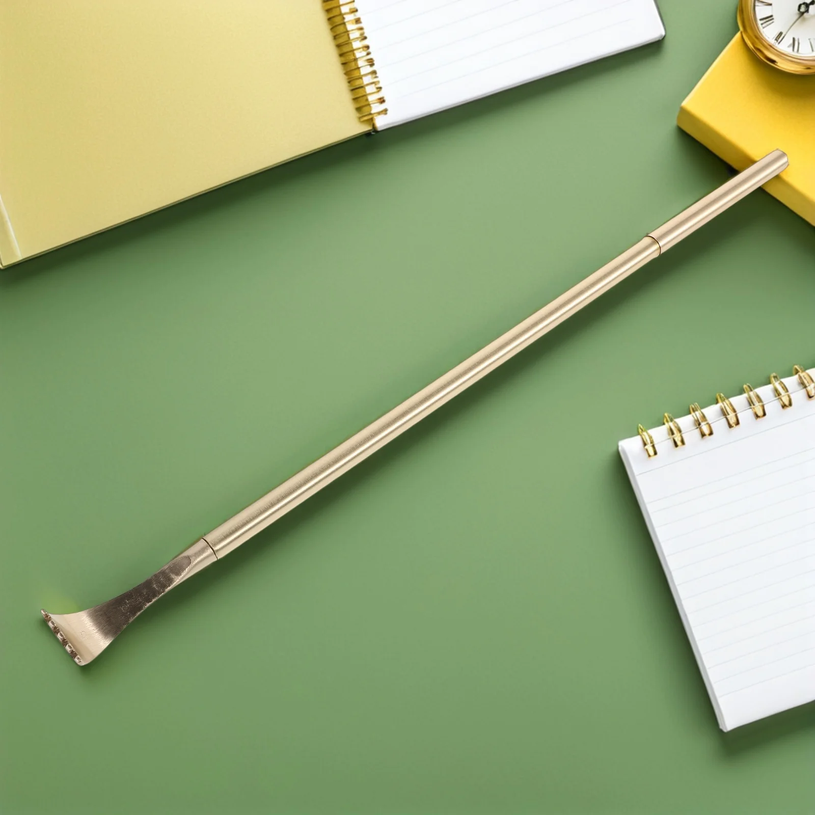 ที่เกาหลังทองแดงแบบพกพา 2 ชิ้น ทนทาน ด้ามจับยาว สำหรับผู้ชายและผู้หญิง บรรเทาอาการคัน นวดผ่อนคลาย