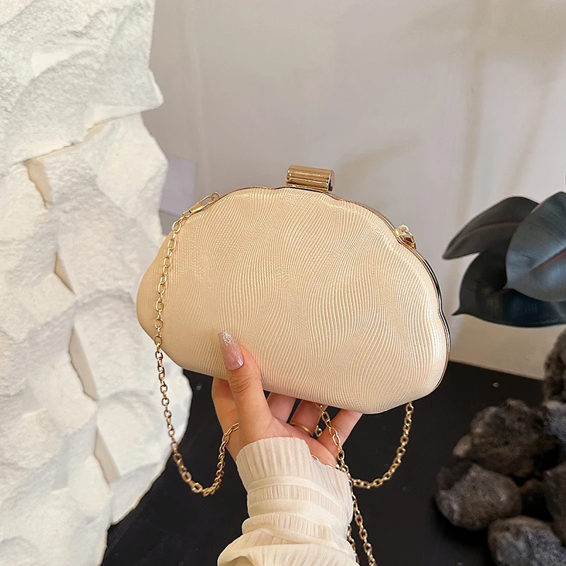 

Новинка 2025 года, горячая распродажа, женские сумки, изысканные сумки через плечо с цепочкой, однотонные, яркие цвета, нишевый дизайн, женские сумки на плечо