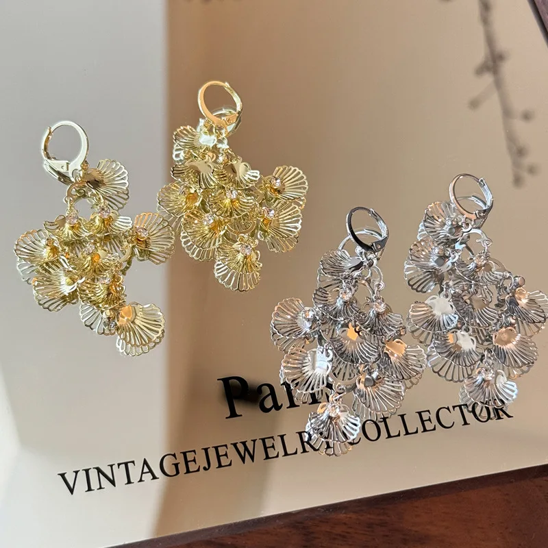 Exquisite niche design European-style leaf fringe earrings Minimalist stud earrings Fashionable ear accessories