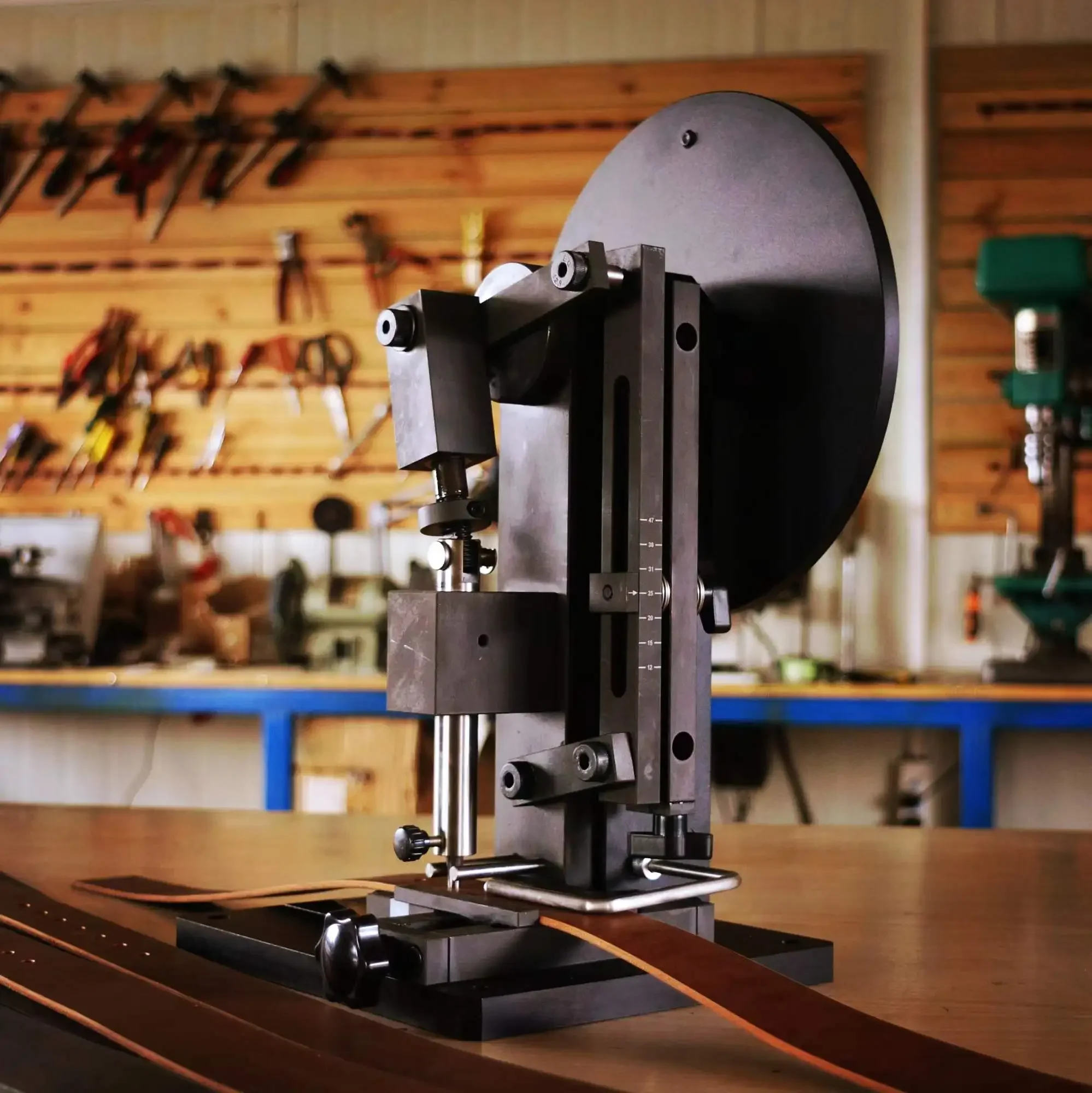 

Adjustable spacing manual shoulder multi-function hand crank strap belt punching center positioning belt punching machine