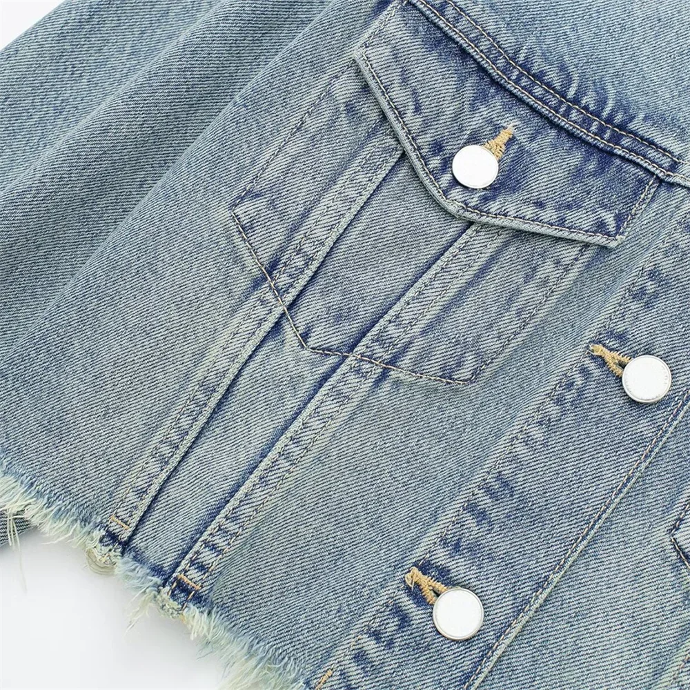 2024 New Women's Small Form Round Neck Buckle Ragged Edge Decoration Loose Versatile Denim Coat