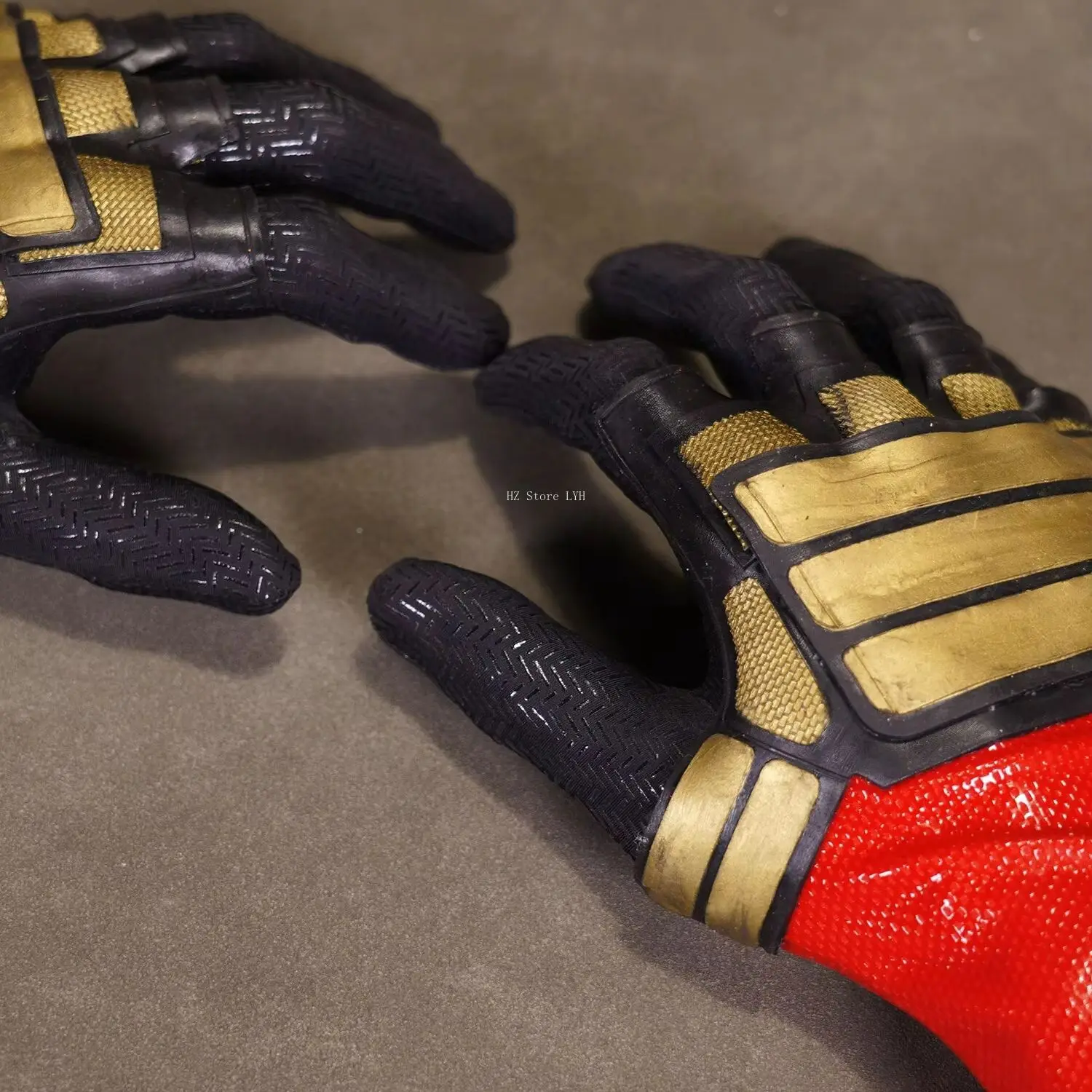 Marvel Deadpool 3 Guanti Restauro cinematografico Modello auto costruito Guanti per adulti fatti a mano Accessorio per costume (Taglia unica)