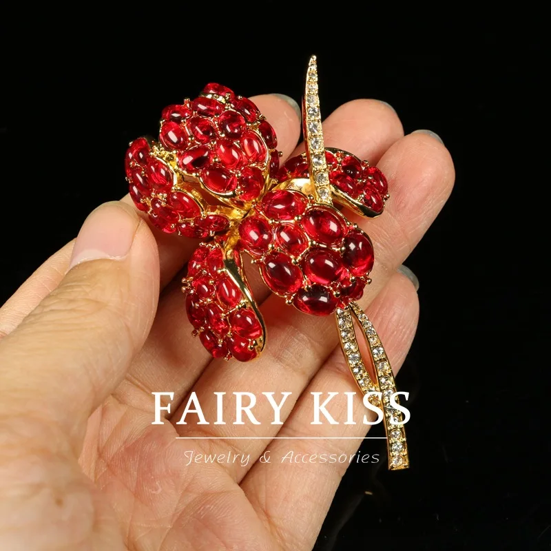 Medieval exquisite three-dimensional flower brooch inlaid diamonds inlaid glass spilla accessories