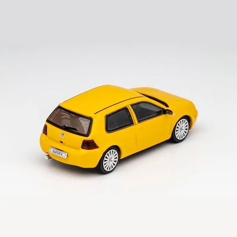

Масштабная модель спортивного автомобиля Golf R GTI MK4 1:64, литая под давлением, из металла, коллекционная, имитация гоночного автомобиля, миниатюрная модель, подарок для детей