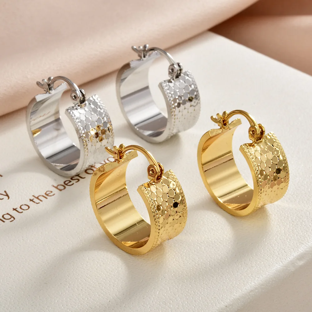 

2025 New U-shaped scaly pattern Ear Buckle Women's Fashion Texture Design Light Luxury Flower Niche Accessories