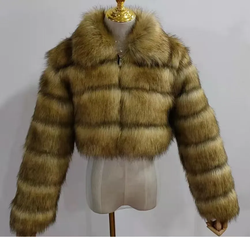 Cappotto invernale da donna in finta pelliccia di volpe con cappuccio moda di lusso a vita alta con lunghezza della gamba giacca colorata