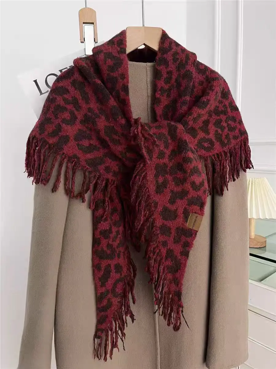 Retro Leopard Print Tassel Scarf Knitted Wool Blend Women's Shoulder Wrap Warm Fashionable Triangular Scarf for Autumn Winter P2