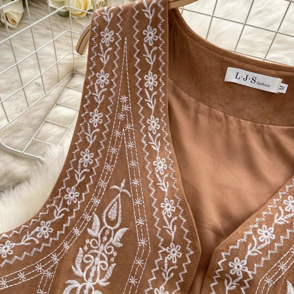 Vintage Bohemian Casual Distressed Sleeveless Chic Embroidery Sweet Elegant Vest Korean Fashion Basics Women Office Lady Top
