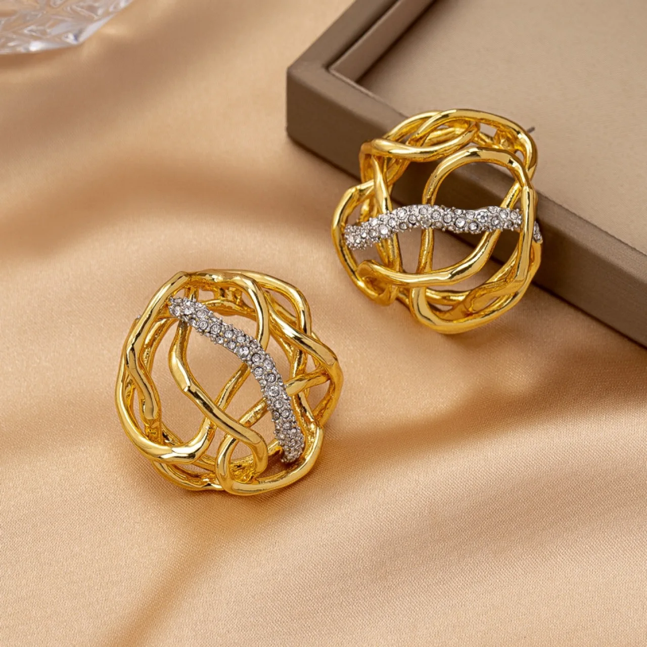 European & American Ghost Design Two-Tone Geometric Hollow Copper Stud Earrings for Women, Round Wrapped exaggerated Vintage Ear