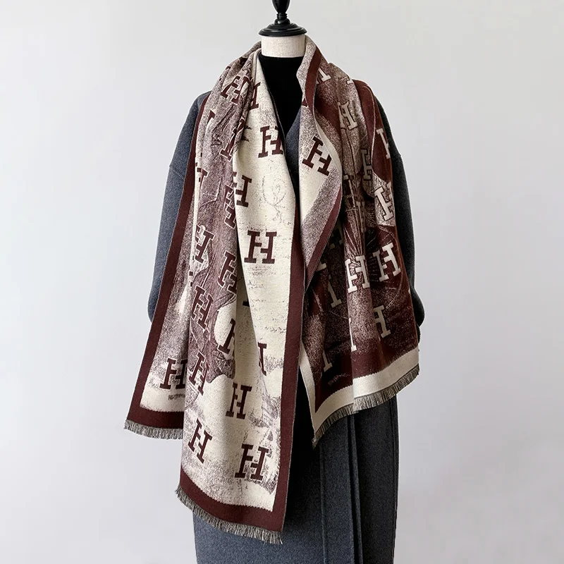 وشاح نسائي جديد موضة 2025 بحروف فاخرة للخريف والشتاء شالات دافئة مطبوعة وشاح الباشمينا موخير فام فولارد Bufanda