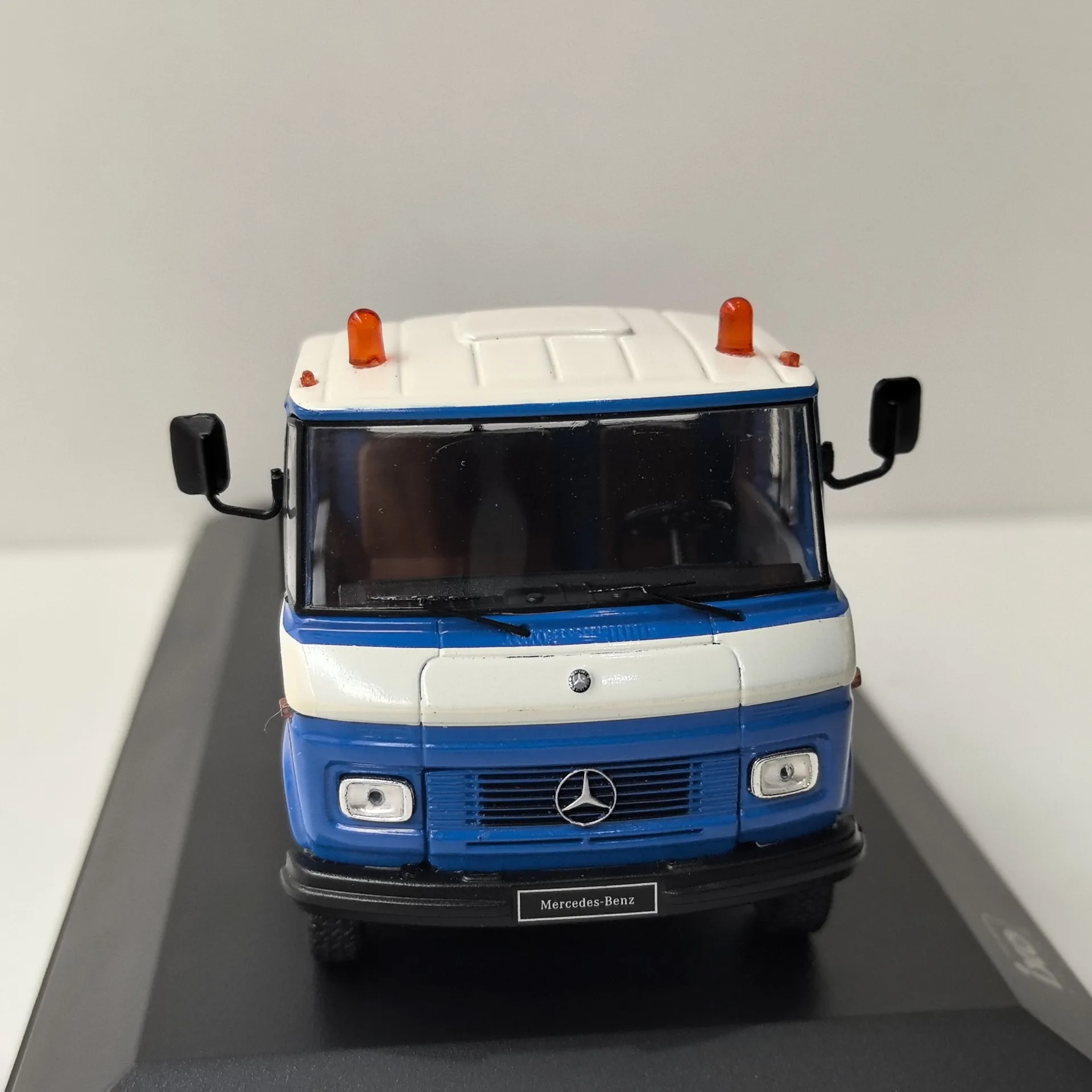 Diecast IXO 1/43 Scale BENZ L608 D 1980 BENZ Flatbed Truck Rescue Alloy Car Model Collectible Toy Gift Souvenir Display Ornament