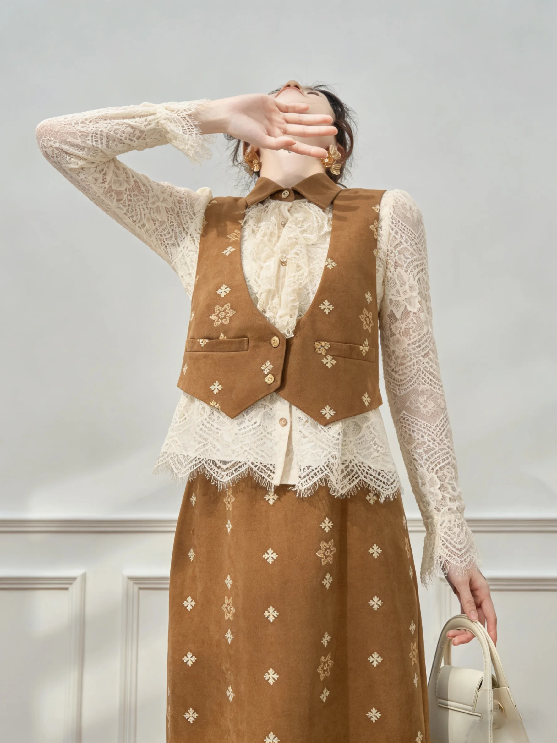 

Комплект Ele Lady: Жилет и юбка для женщин, модный весенний наряд, с завышенной талией, с цветочным принтом, повседневный, свободный крой, на пуговицах