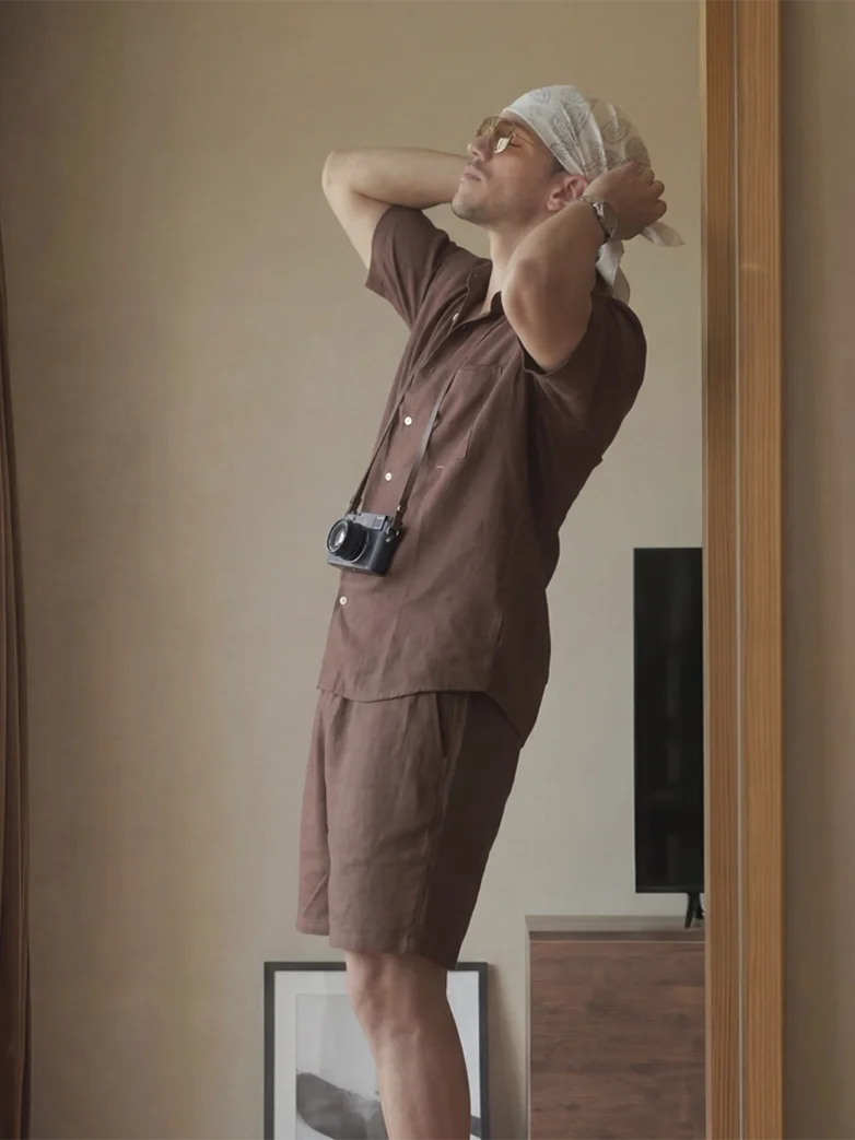 

Classic Men's Brown Cotton Linen Shirt Slim Fit Short Sleeve Retro American Style Breathable Workwear Shirt with Pocket
