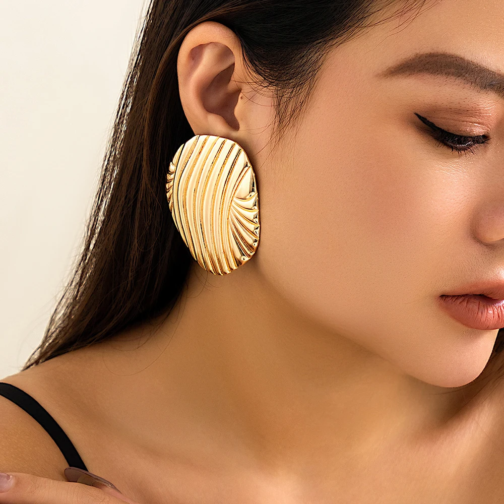 Fashion Ocean Metal Sea Shell Shaped Earrings Women Exaggerated Stud Earrings Statement Jewelry Accessories