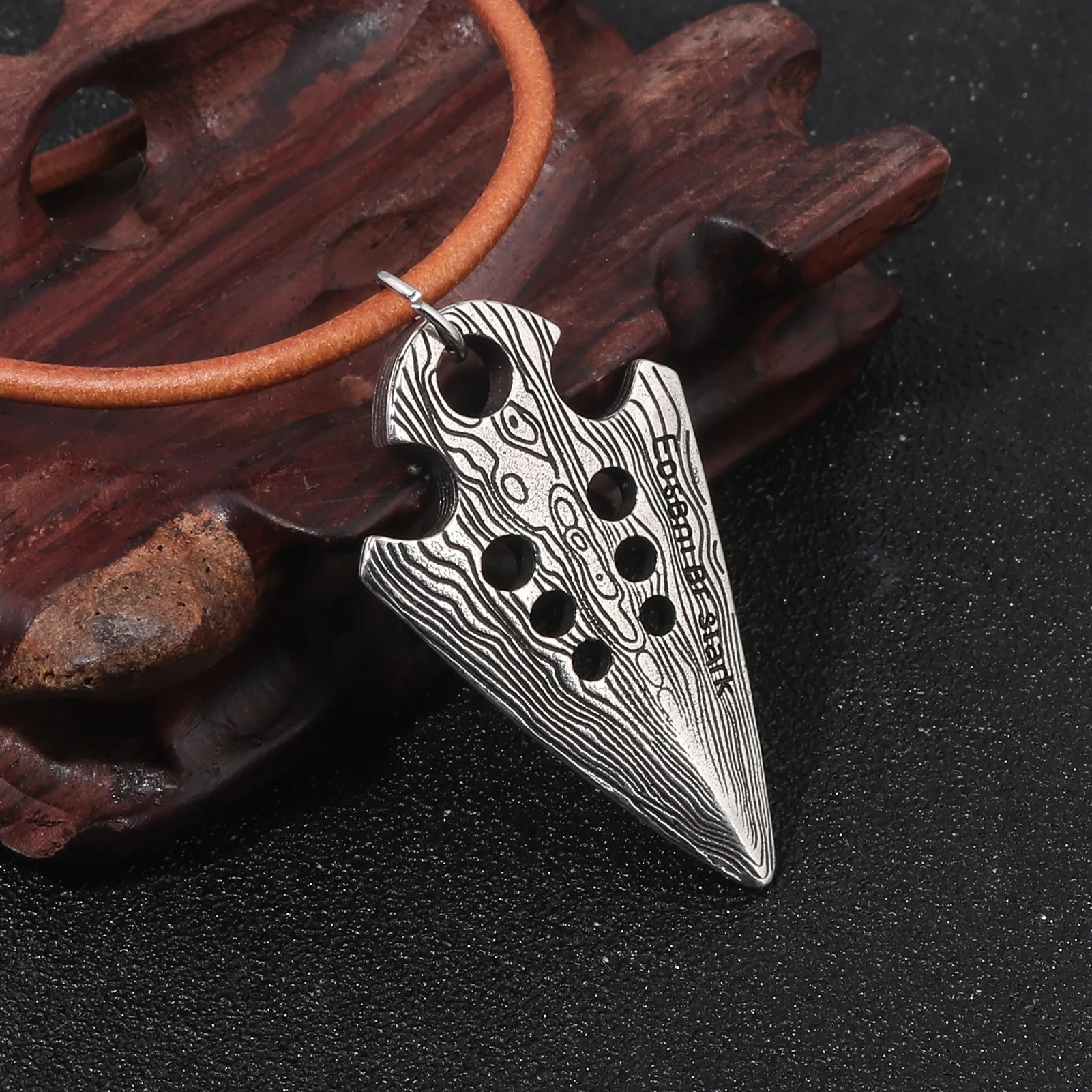 Outdoor Emergency Survival Tool Self Defense Protective Necklace Arrowhead Harpoon Pendant Self-Defense Adjustable Arrow Pendant