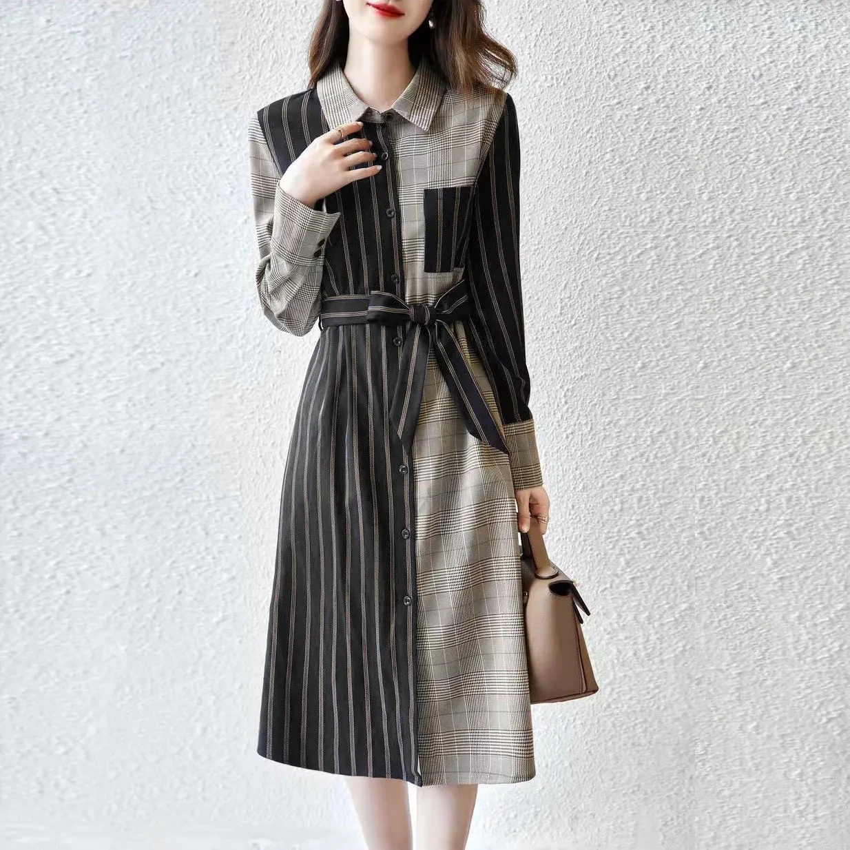 Phụ Nữ Văn Phòng Kẻ Sọc In Chắp Vá Vành Đai Nút Dresses Mùa Xuân Mùa Thu 2022 Mới Dài Tay Áo Polo-Cổ Midi Dress Phụ Nữ của Quần Áo