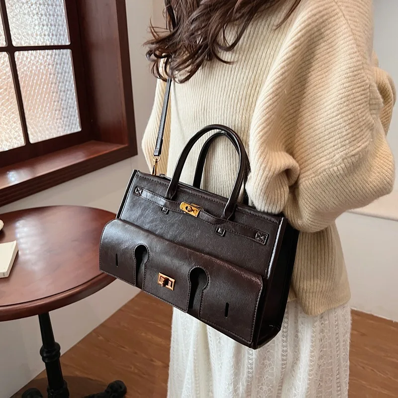 

Шикарная большая сумка с замком — модная сумка через плечо 2025 года, прочная и просторная повседневная сумка, универсальный дизайн для всех случаев