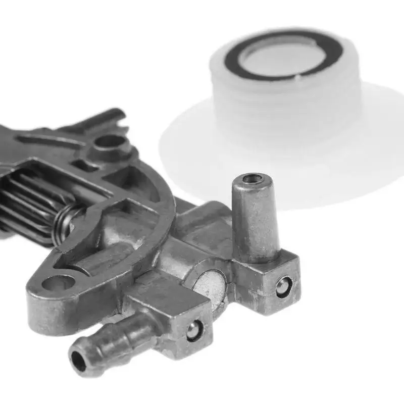 

652F Garden Tool Parts Oil Drive Worm Gear For Chinese Chainsaw 5200 4500 5800