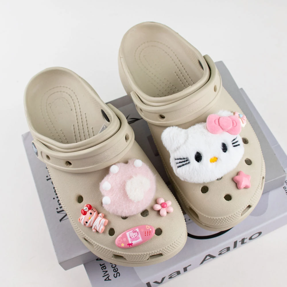 ミニソ-かわいい漫画のハローキティのチャームセット,靴のバックルアクセサリー,取り外し可能な木製の下駄,サンダルの装飾,ぬいぐるみ