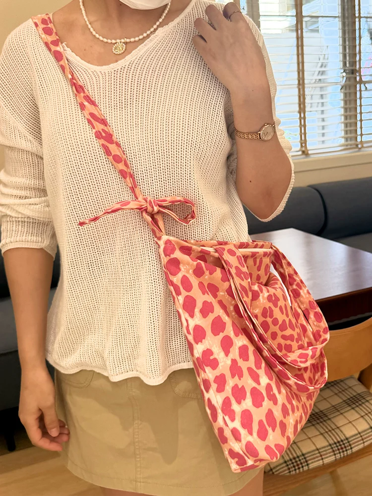 bolsa-tote-de-lona-com-estampa-de-leopardo-rosa-grande-capacidade-feminina-crossbody-veludo-preguicosa-com-ziper-alca-macia
