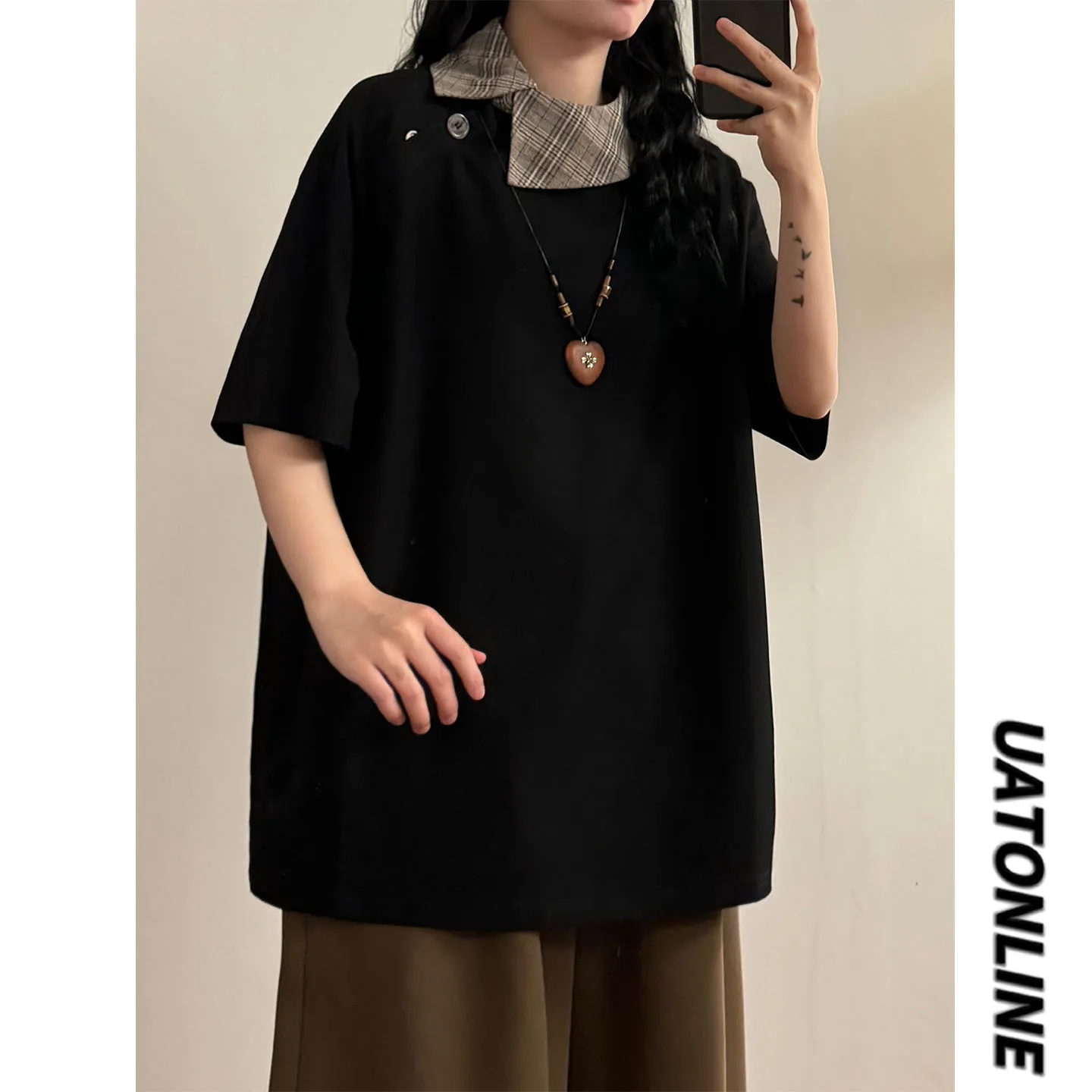 

Retro Style Short Sleeve T-Shirt Unisex Summer Fashion Plaid Design Turn-down Collar Easy-match Casual Wear for Men And Women