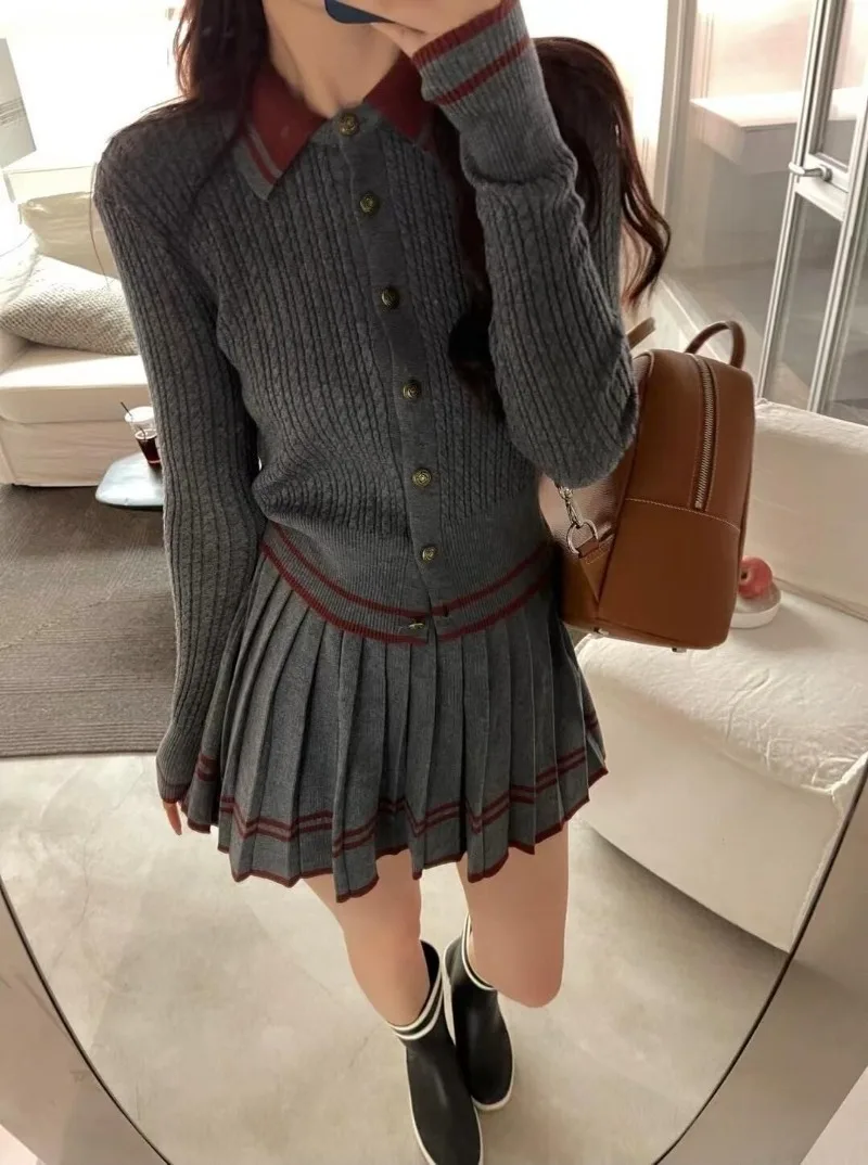 

2024 Autumn New Women Two Piece Sets Knitted Long Sleeve Slim Cardigan Tops + High Waist A Line Pleated Mini Skirt
