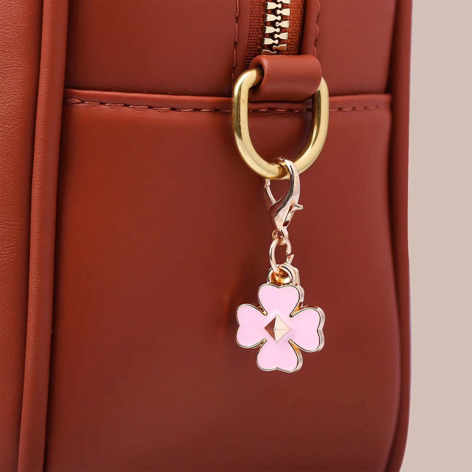 الإبداعية الذهب الدب الأحمر الكرز البرسيم فراشة حقيبة قلادة المرأة الهاتف المفاتيح موضة حقيبة السيارة حلية مجوهرات هدايا عيد الأم #3