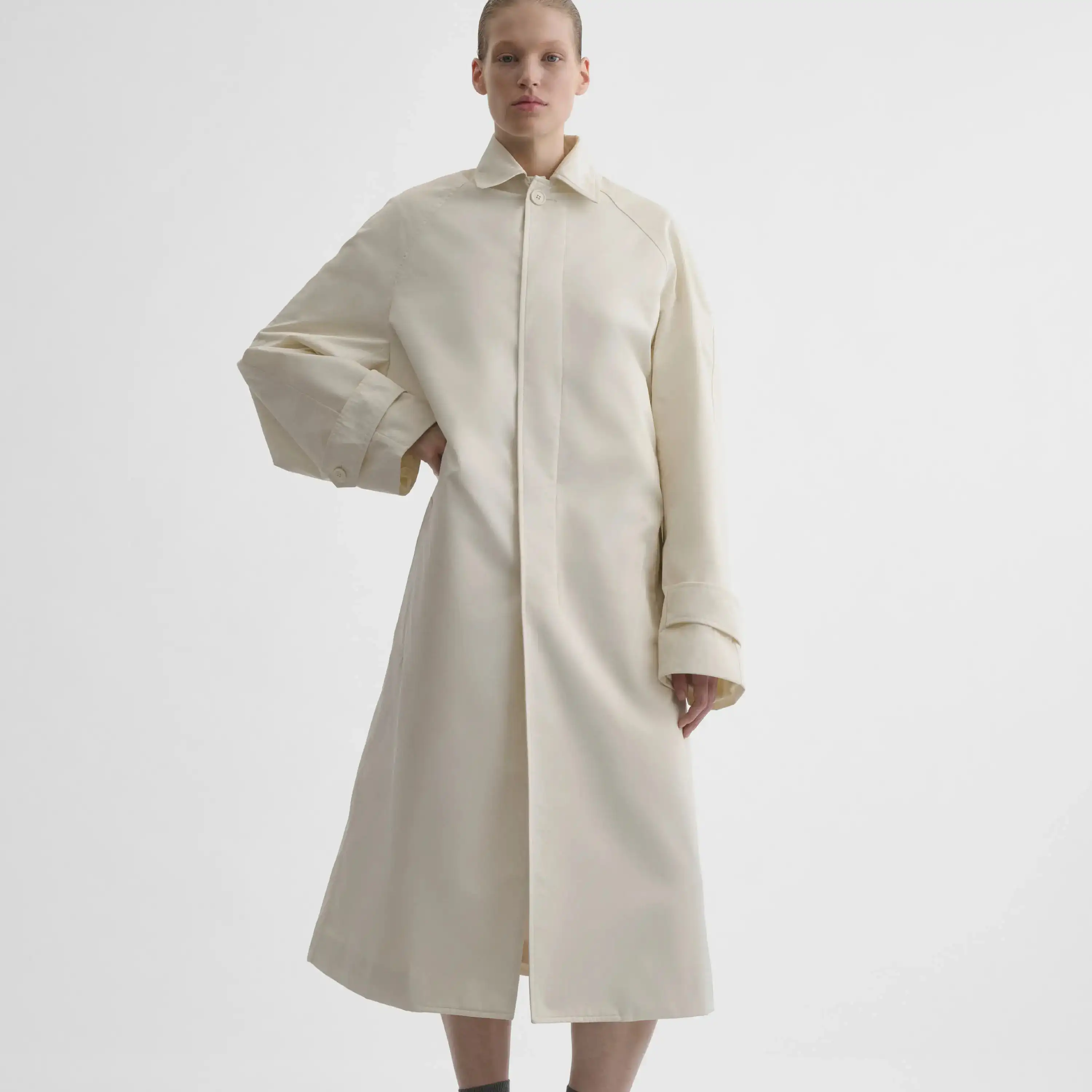 يتميز معطف القميص النسائي الجديد من الأعلى على الخط قميص Phoebe Philo مصنوع يدويًا من قبل مصمم كبير