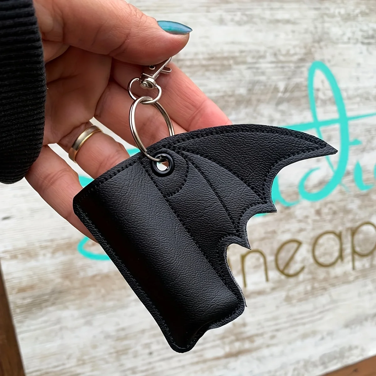 1pc Gothic Bat Lip Balm Holder,Black Wing Design,Elegant & Punk Style Accessory for Women,Keychain Accessory