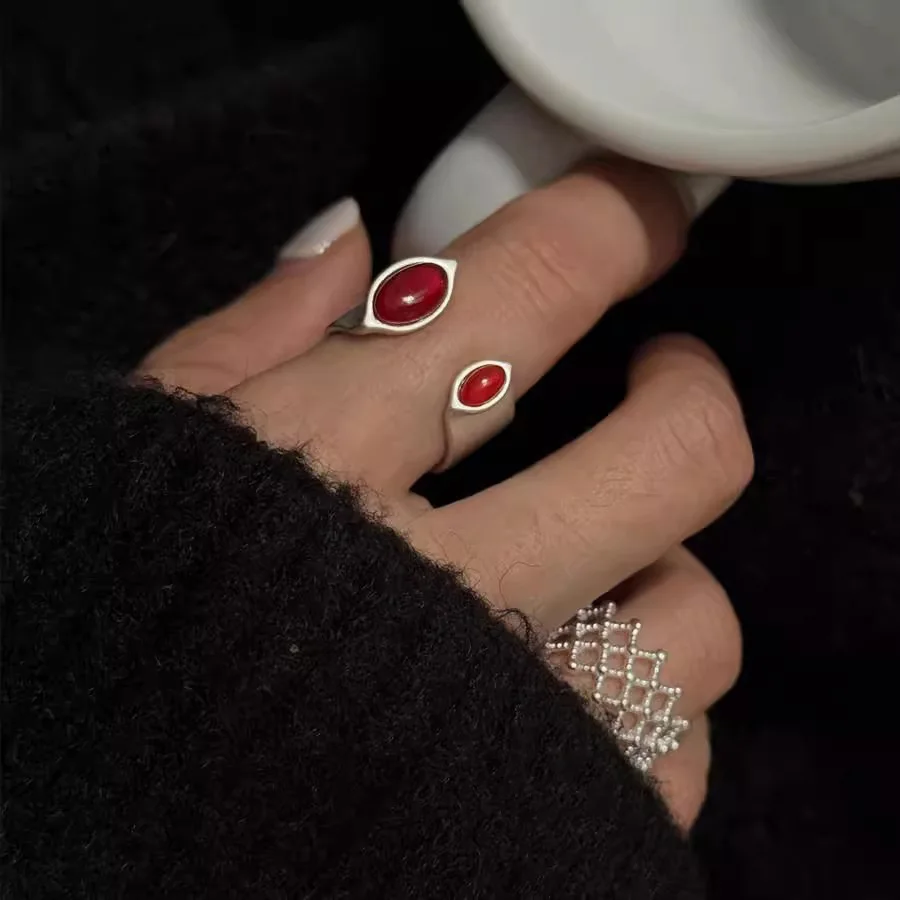 Anelli in argento sterling 925 per donna Coppia minimalista fatta a mano Semplice anello con web in pietra rossa Regalo per gioielli per feste Prevenire l'allergia