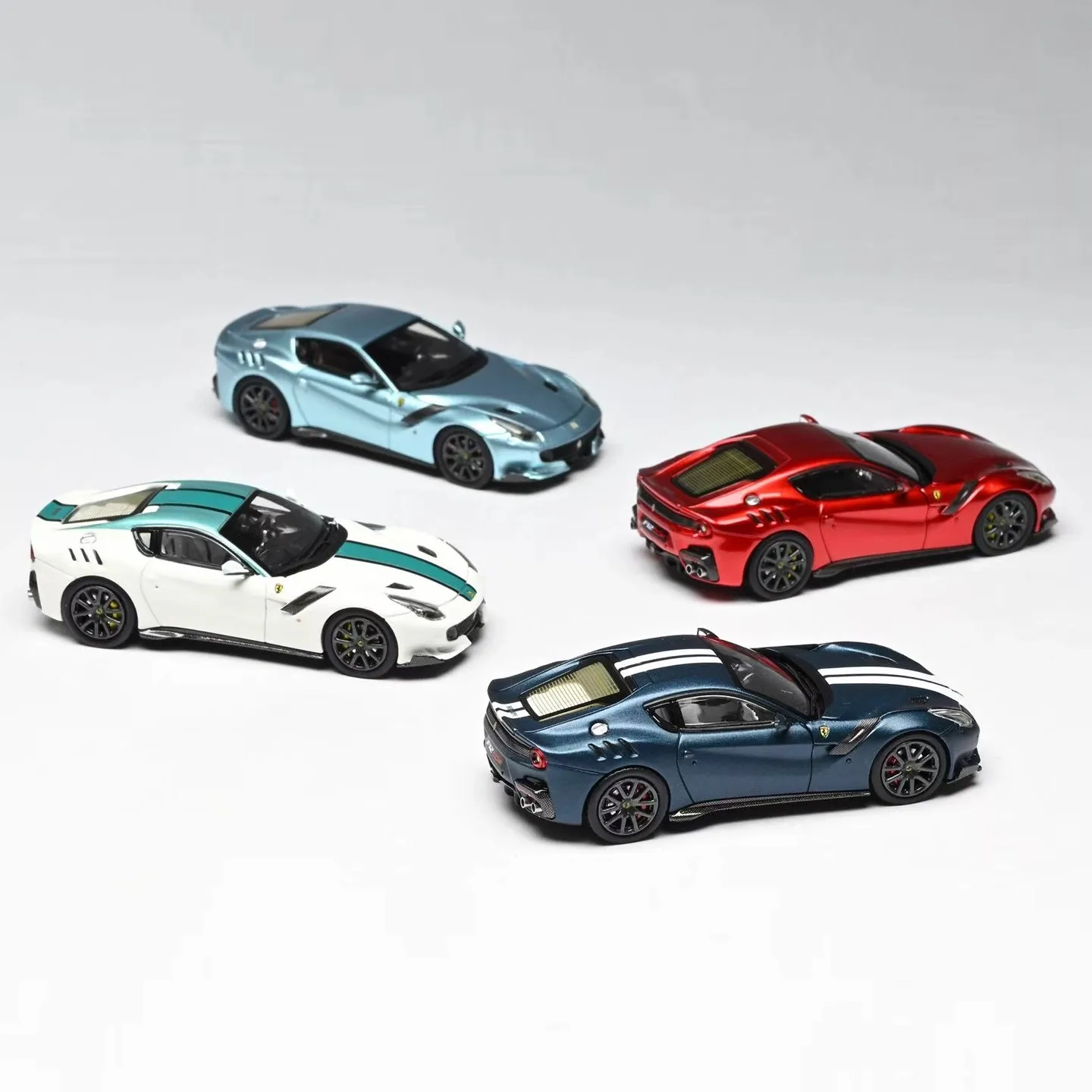 Sh 1/64 escala ferrari prancing cavalo f12 tdf v12 motor versão que pode ser aberta modelo de carro simulado diecast carros vermelhos modelo menino presente