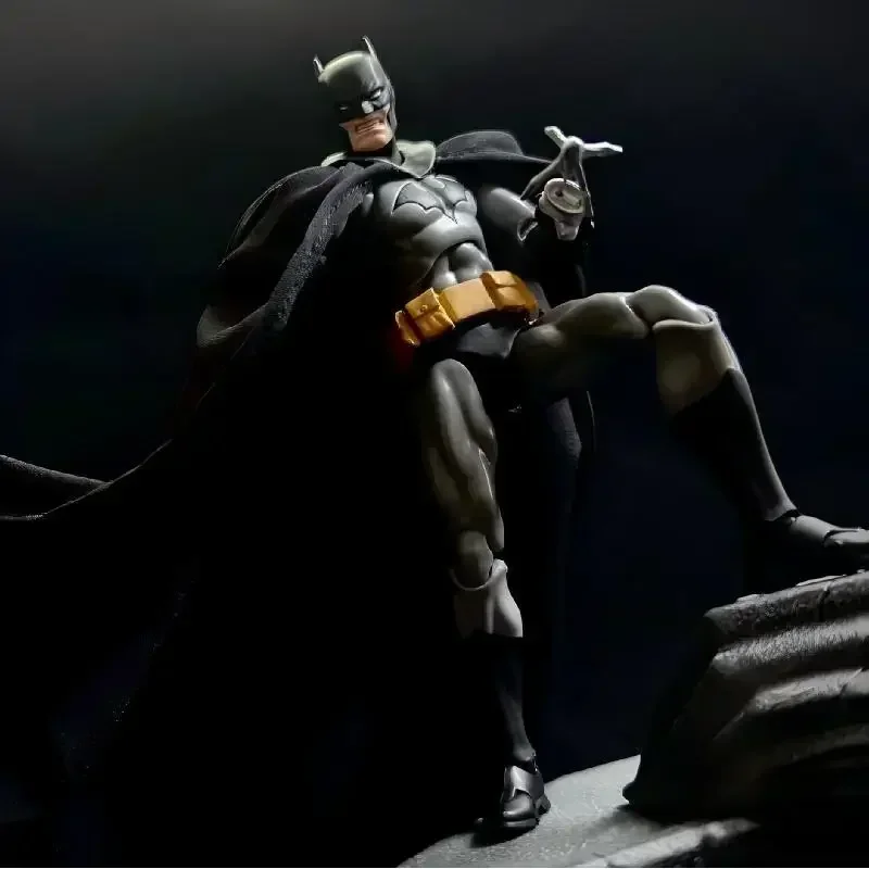 Actualmente en stock la figura CT Toys Batman es la figura de acción MAFEX 126 Batman Hush como juguete para niños