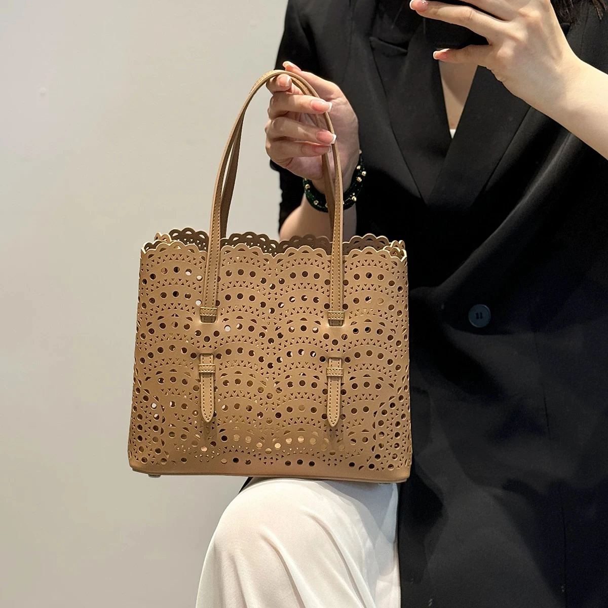 2025 New Wave Hollow Carving Vegetable Basket Leather Women's Bag Single Shoulder Slant Cross Handheld Tote Bucket Bag