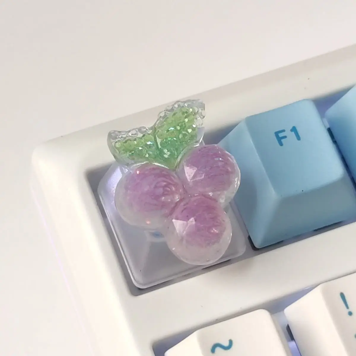 

Resin R4 three-dimensional grape transparent keycap mechanical keyboard cross shaft