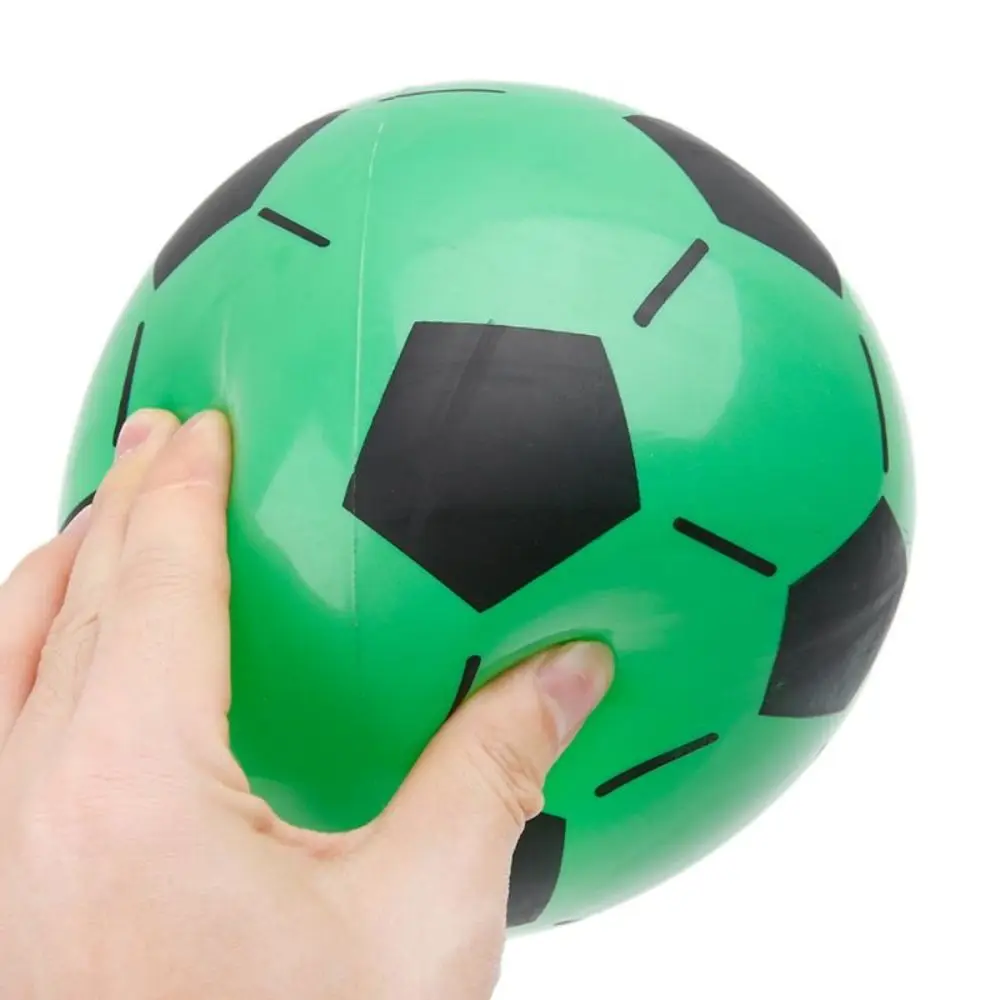 22 cm PVC Fußball Elastische Bälle Zufällige Farbe Aufblasbare Aufblasbare Fußball Weiche Hand Pat Kinder Kinder Geschenke