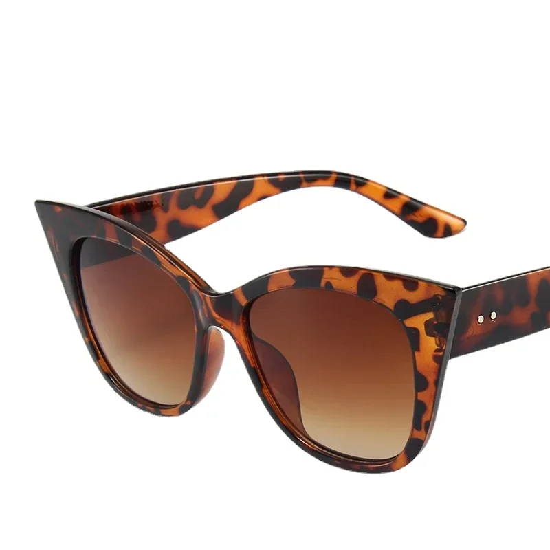 NewWoman Fashion Big Frame Cat Sun Glasses Female Cat Eye Sunglasses Retro Shades UV400 Black White Color Oculos De Sol