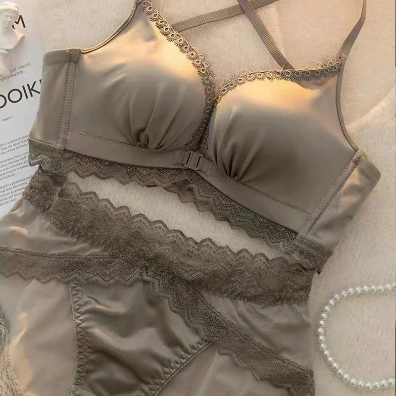 

Women's Lingerie Set Silk Ruffles Lace Sexy Bras French Underwear Front Closure Plunge push up Underwear Women Set