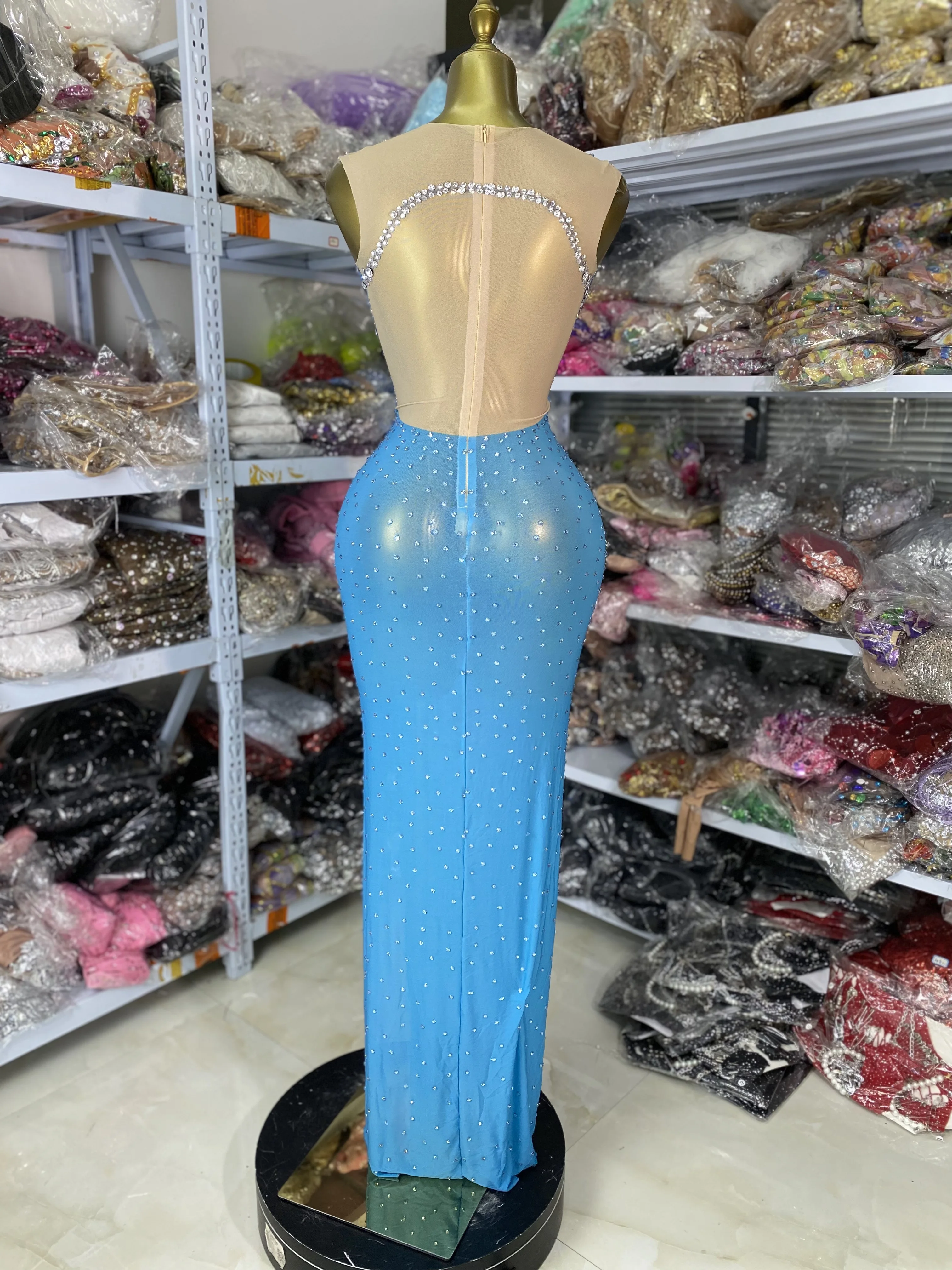 女性の高級ブルーシースルーラインストーンメッシュドレスセクシーな誕生日滑走路セレブイブニングパーティーウエディングドレス歌手のステージ衣装