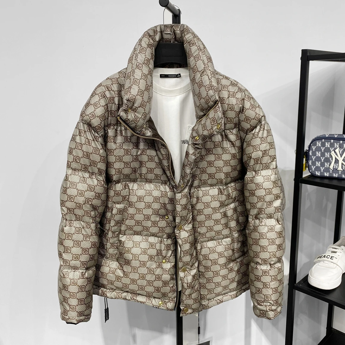 

Утепленная легкая теплая зимняя куртка из утиного пуха премиум-класса, свободного кроя, с капюшоном, ветрозащитная, дышащая, для активного отдыха, модная