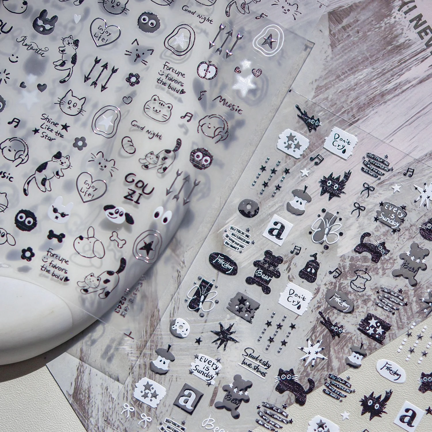 Argento Graffiti Lava Gatto nero Gattino Orso Bowknot Stelle Musica Linea di mele Cane Coniglio Lettera Occhi Osso Adesivi per nail art Decalcomanie