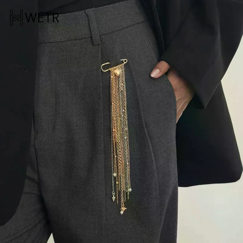 Exaggerated Long Tassel Chain Brooch Metal Heart Pendant Vintage Design Suit Pin Pants Hats Fixed Pin Decorative Accessories