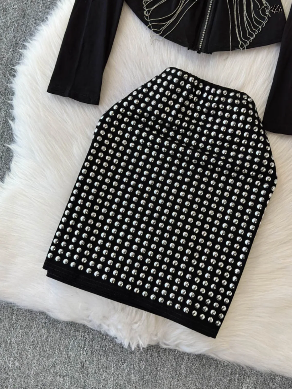 Faionable confortável emagrecimento primavera outono 2024 diamante embelezado trabalho pesado conjunto de duas peças saia superior na moda feminina wear