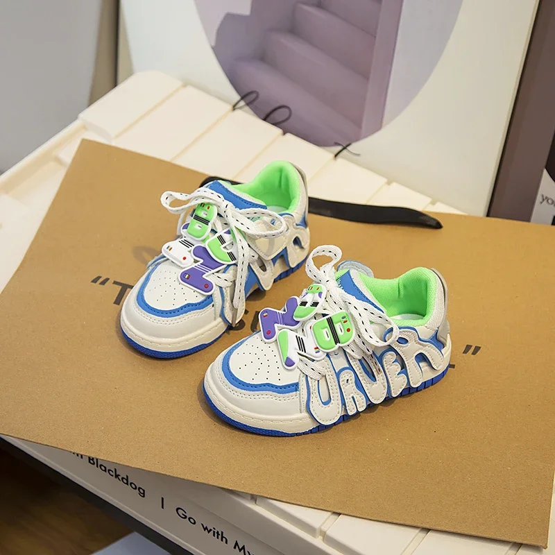 

Новые удобные трендовые весенне-осенние детские модные повседневные кроссовки для бега, мягкие школьные кроссовки для мальчиков и девочек