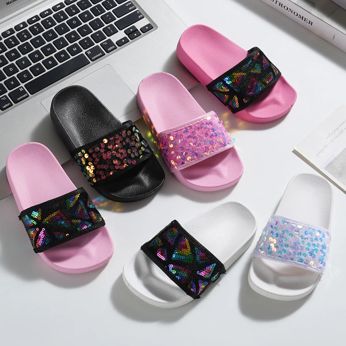 2026 New Summer Girls All Season Slippers Sequins Soft Sole Non Slip Casual Beach Sandals For Little Kids